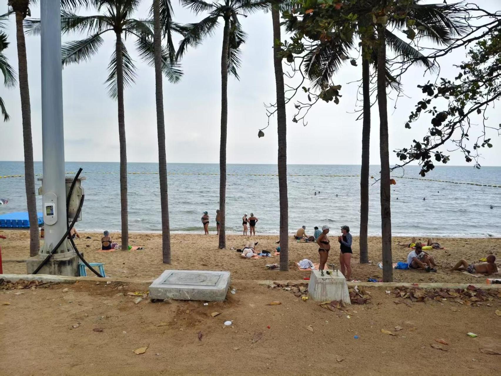 Sun Sky Resort Near Beach Jomtien Beach Exteriör bild