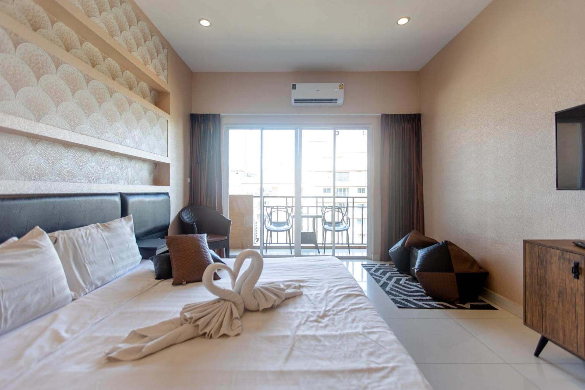 Sun Sky Resort Near Beach Jomtien Beach Exteriör bild